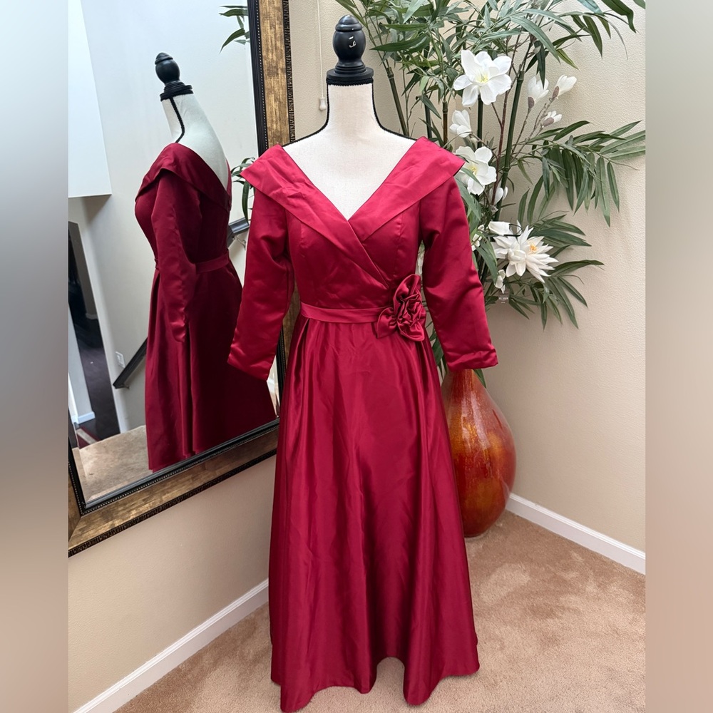 Elegant Red Women's Dress NWT wedding, special occasion size 6